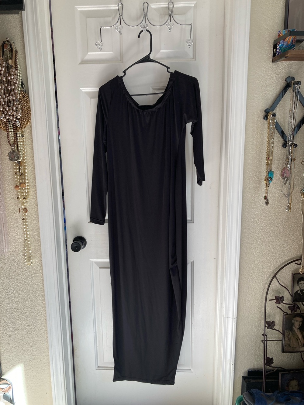 Black Long Sleeve Maxi Dress — Sleek Women's Evening Dress